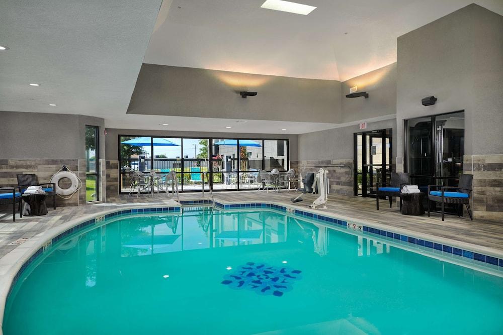 swimming pool spa