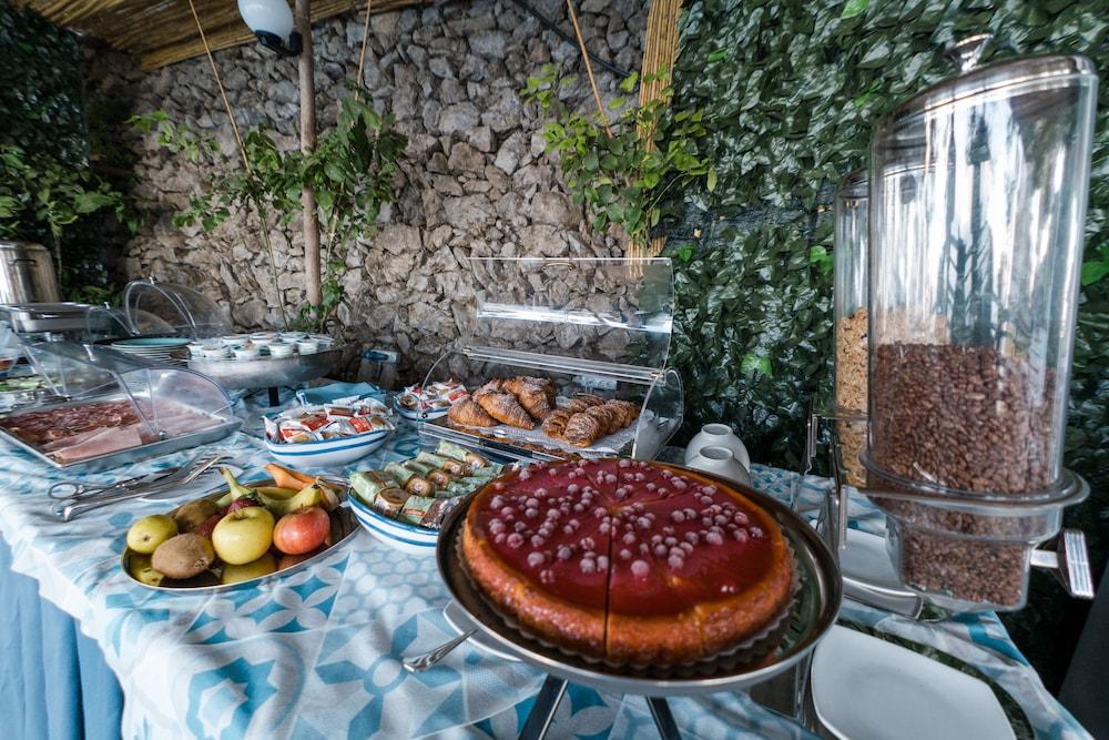 restaurant-cafeteria