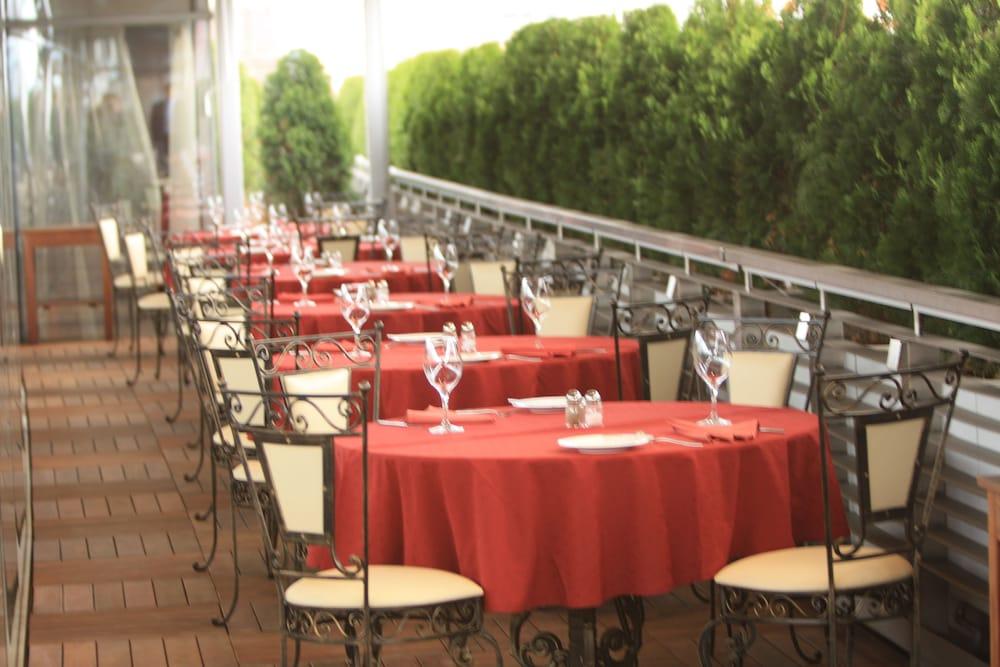 restaurant cafeteria