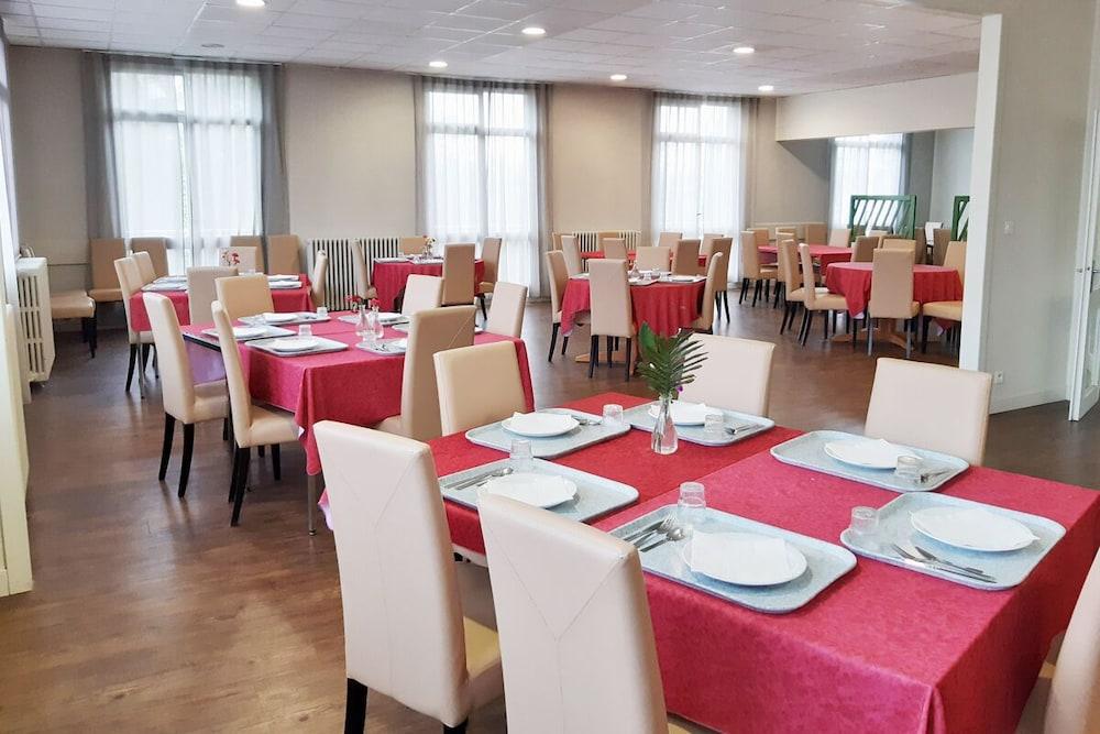 restaurant cafeteria