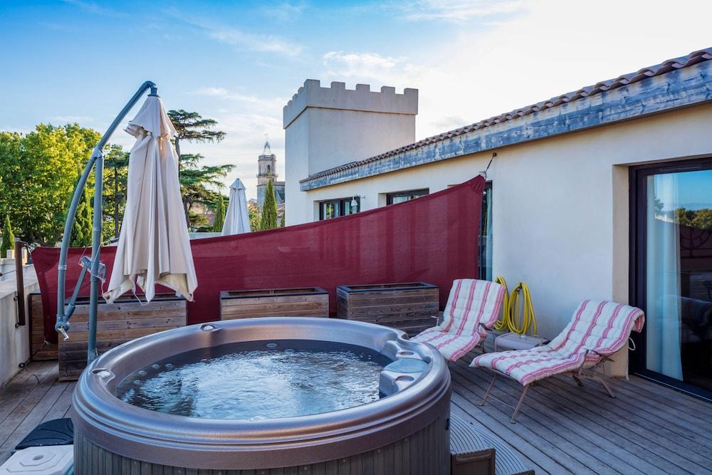 swimming pool spa