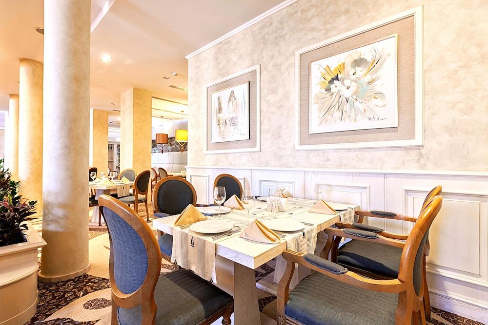 restaurant cafeteria