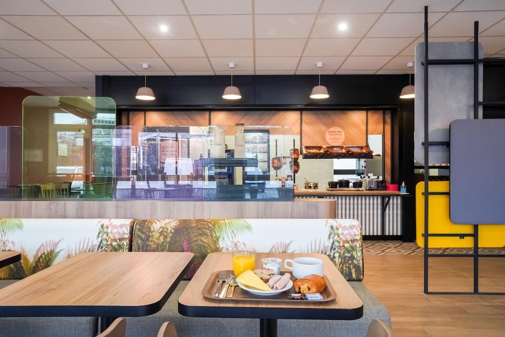 restaurant cafeteria