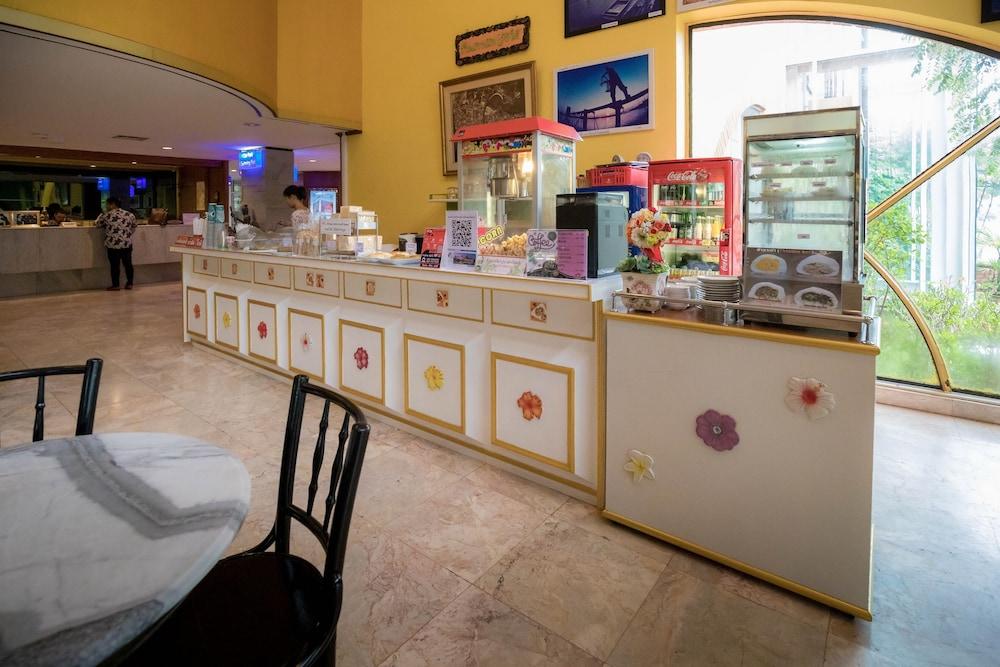 restaurant cafeteria