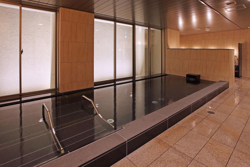 swimming pool spa