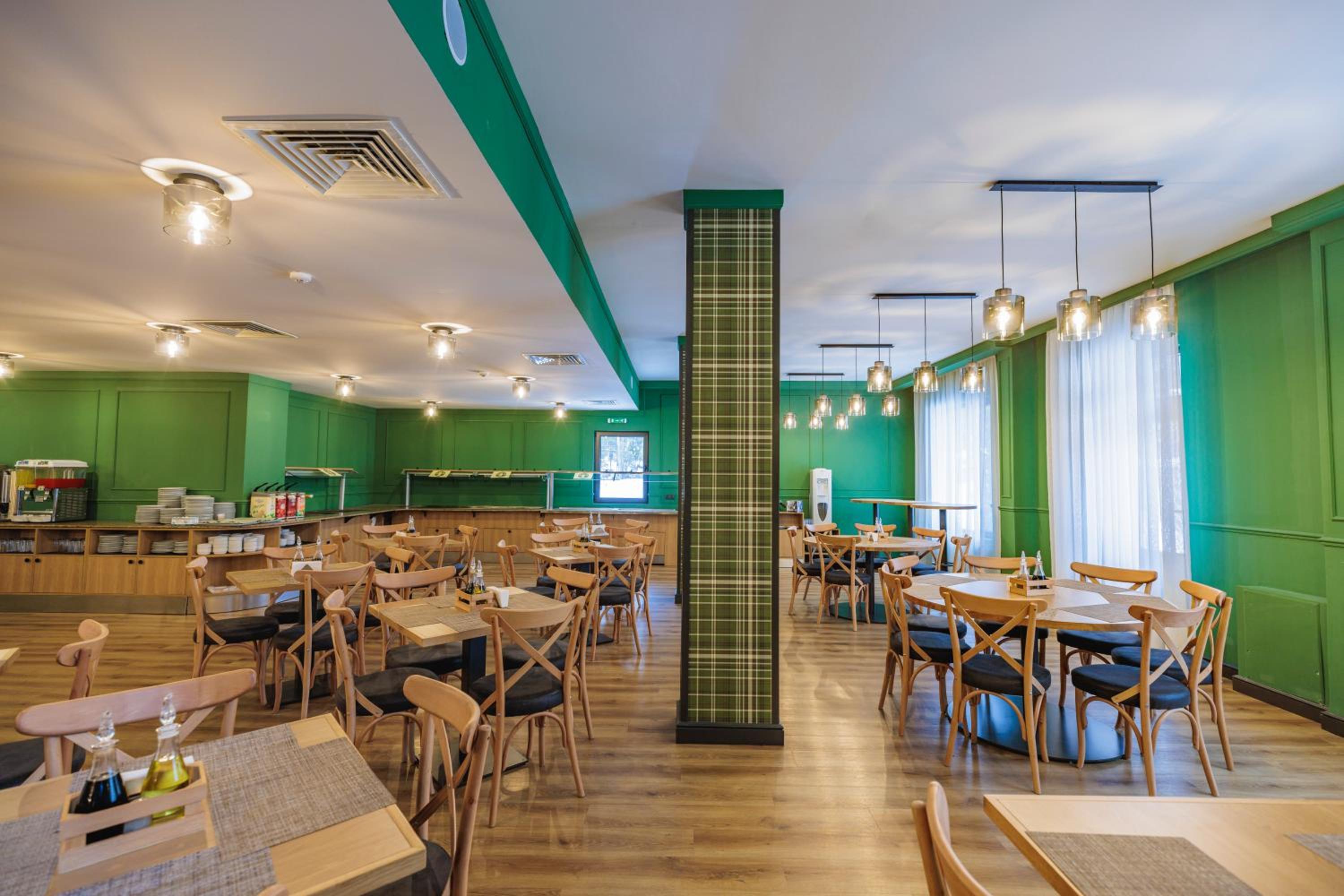 restaurant cafeteria