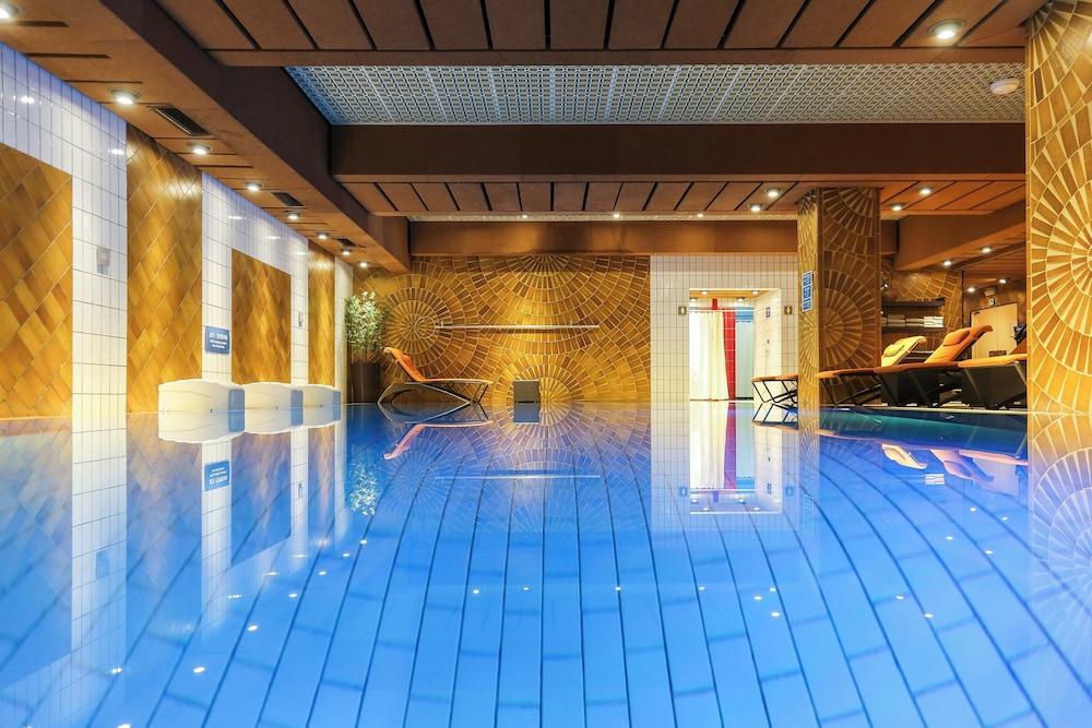 swimming pool spa