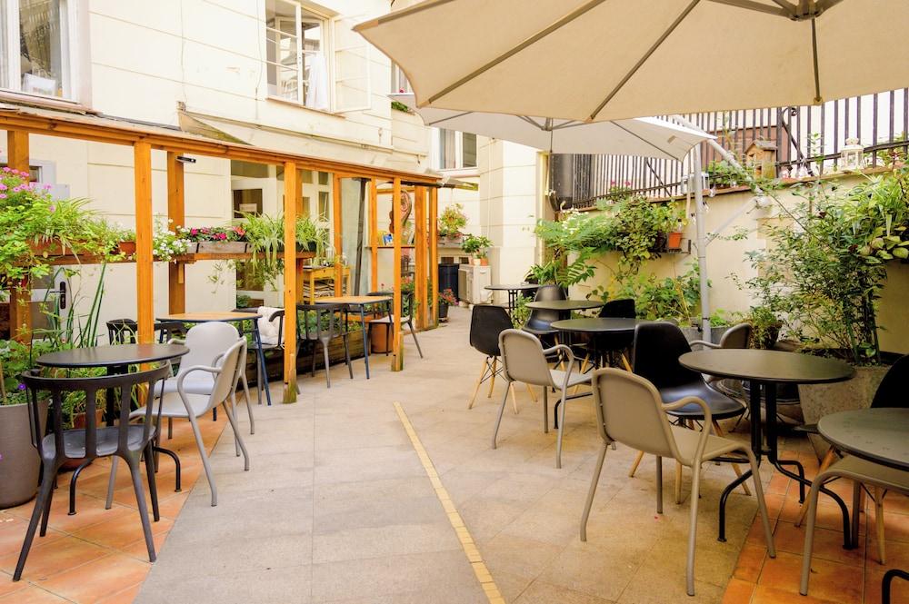 restaurant cafeteria