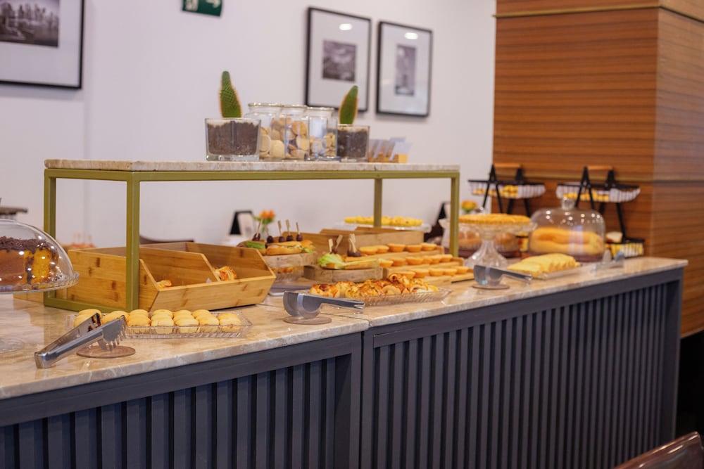 restaurant cafeteria