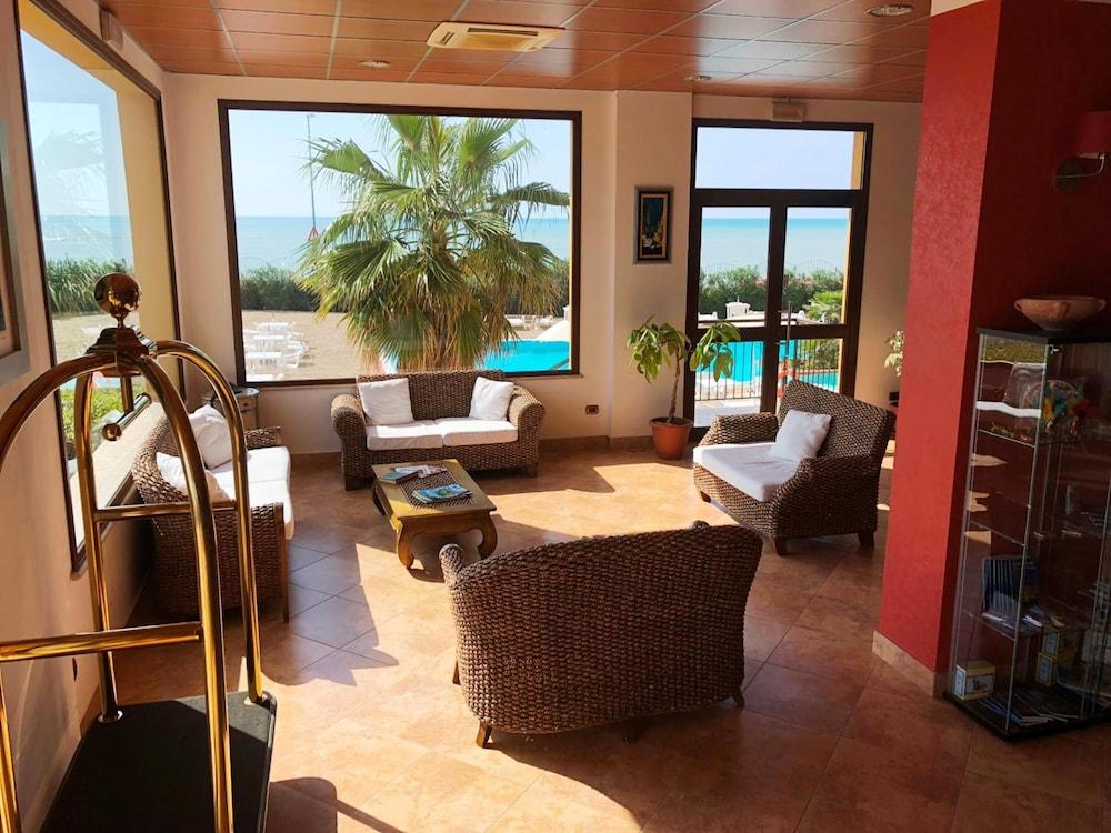 lounge