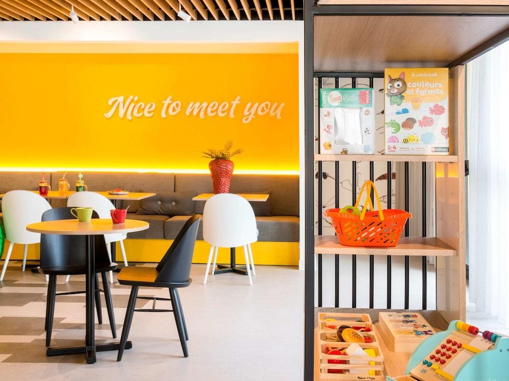 restaurant-cafeteria
