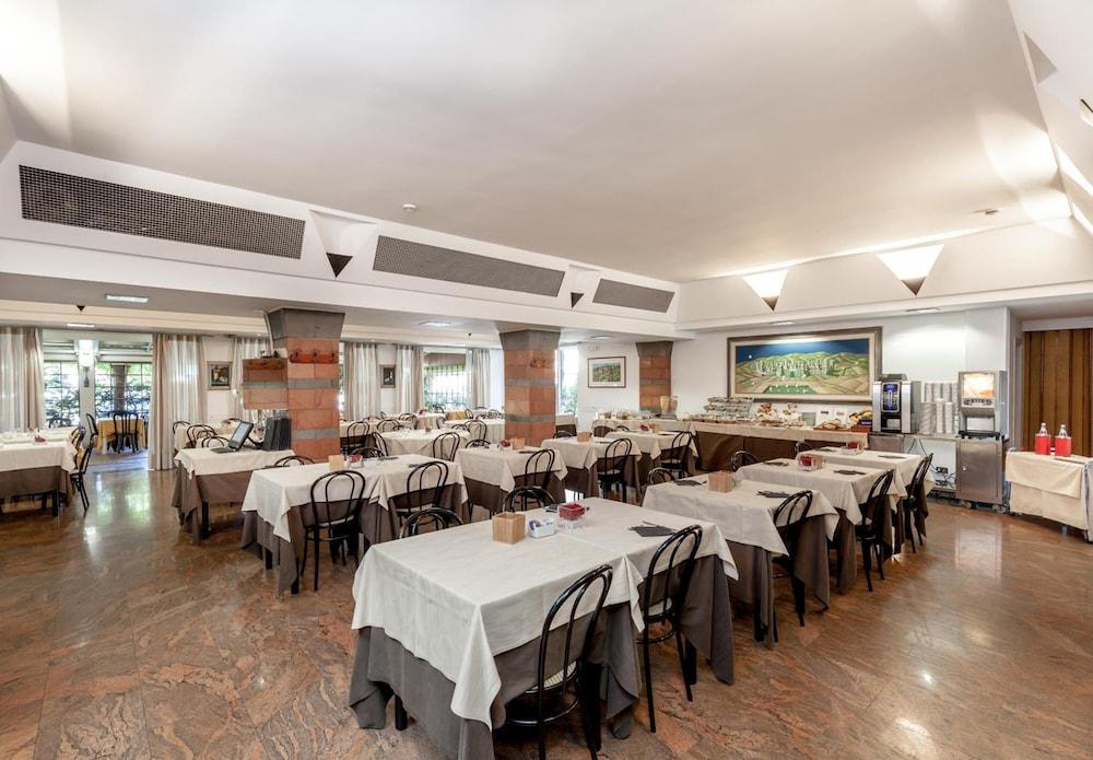restaurant cafeteria