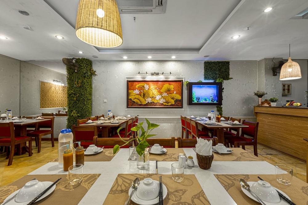restaurant cafeteria