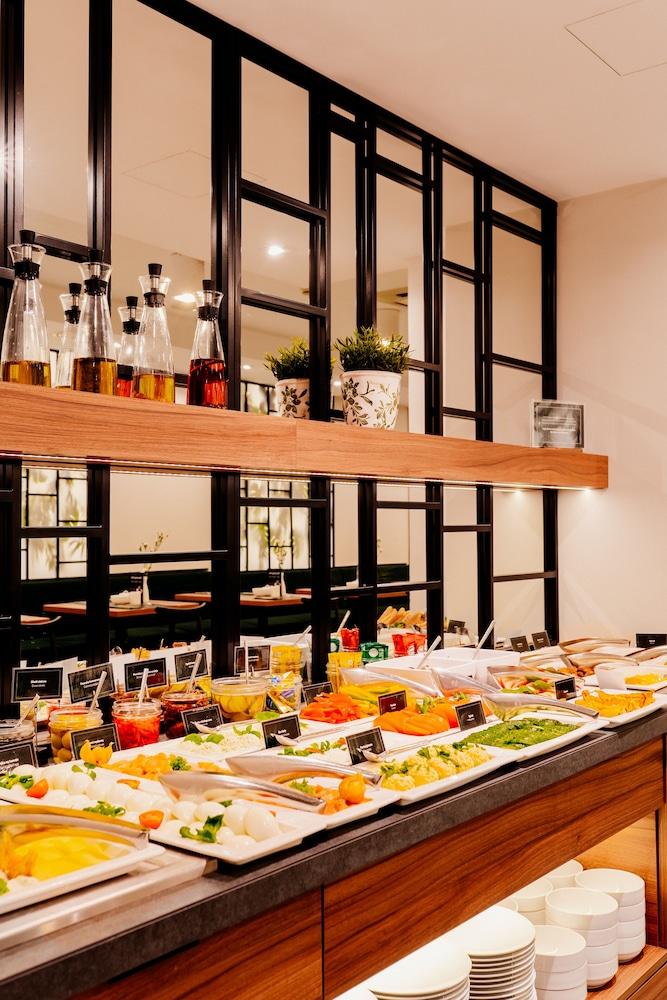 restaurant cafeteria
