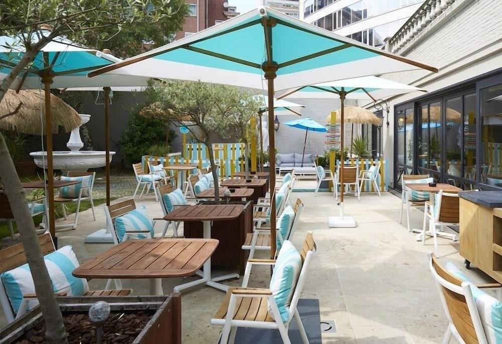restaurant cafeteria