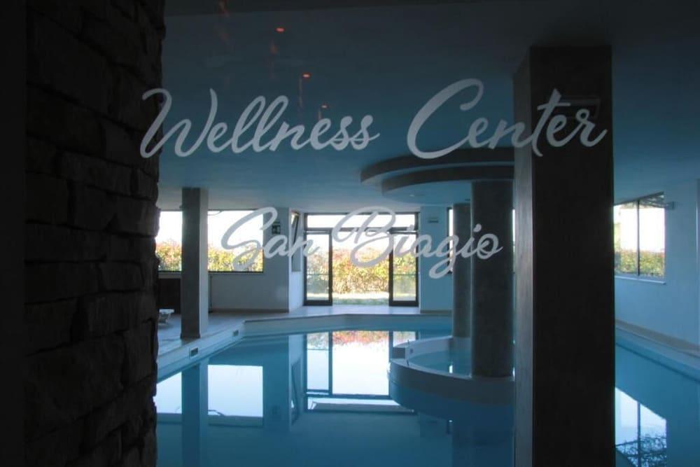 swimming pool spa