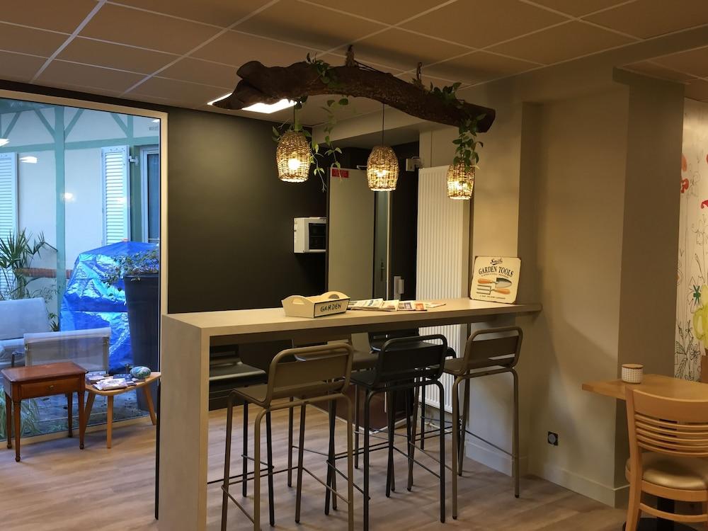 restaurant cafeteria