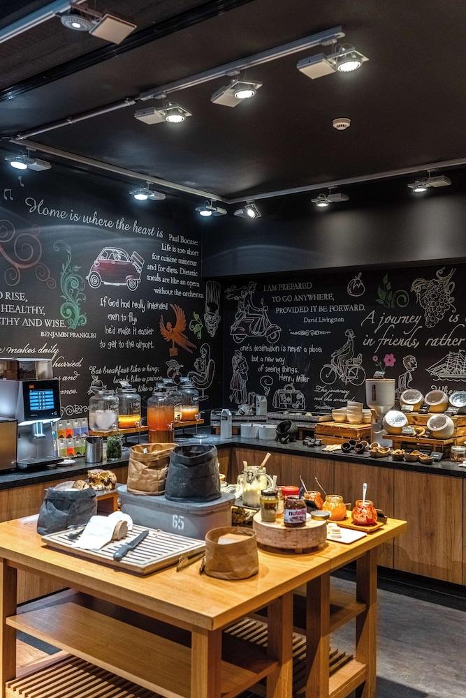 restaurant cafeteria