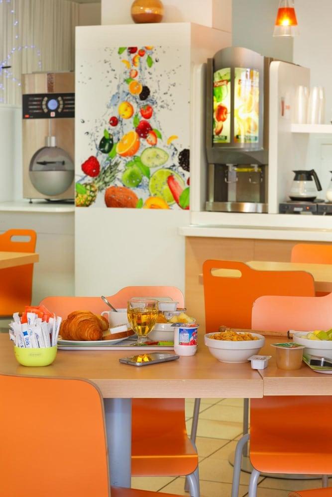 restaurant cafeteria
