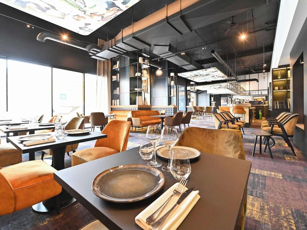 restaurant cafeteria