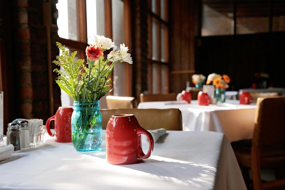 restaurant cafeteria
