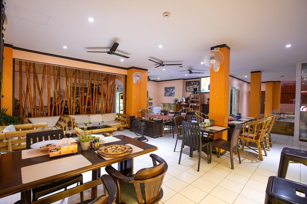 restaurant cafeteria