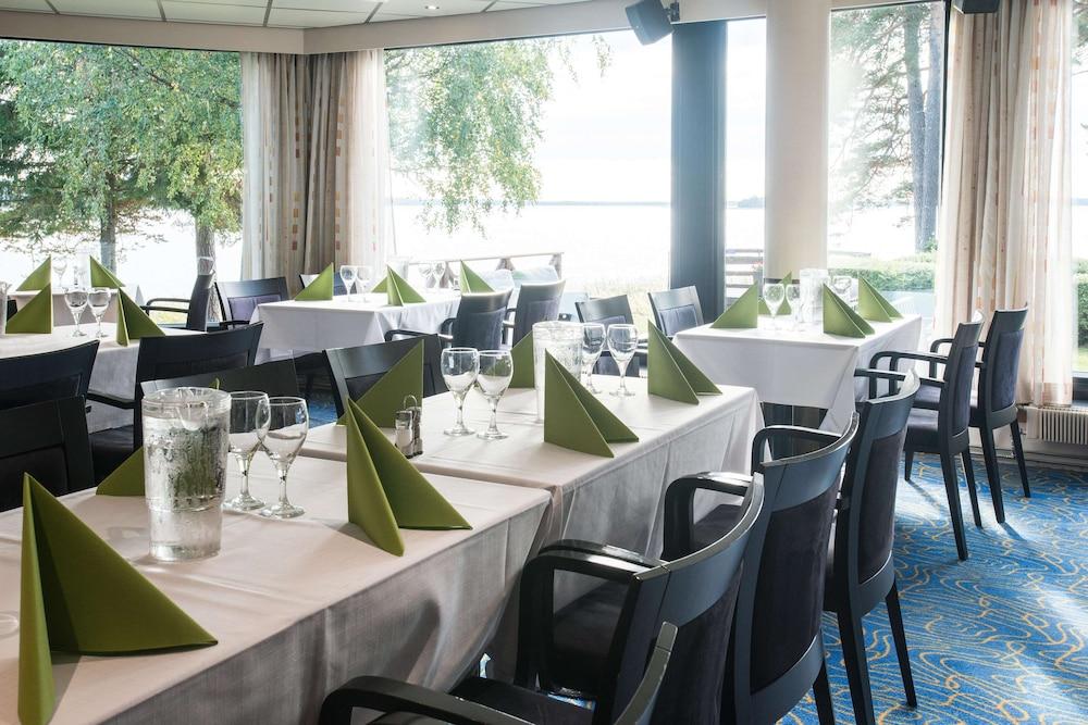 restaurant cafeteria
