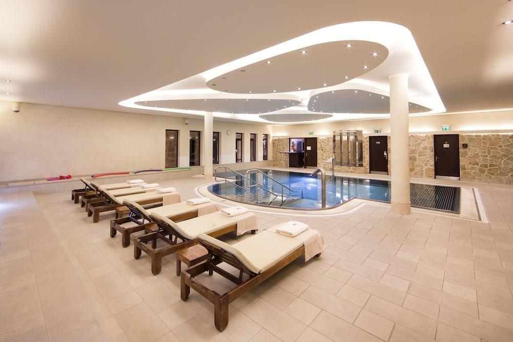 swimming pool spa