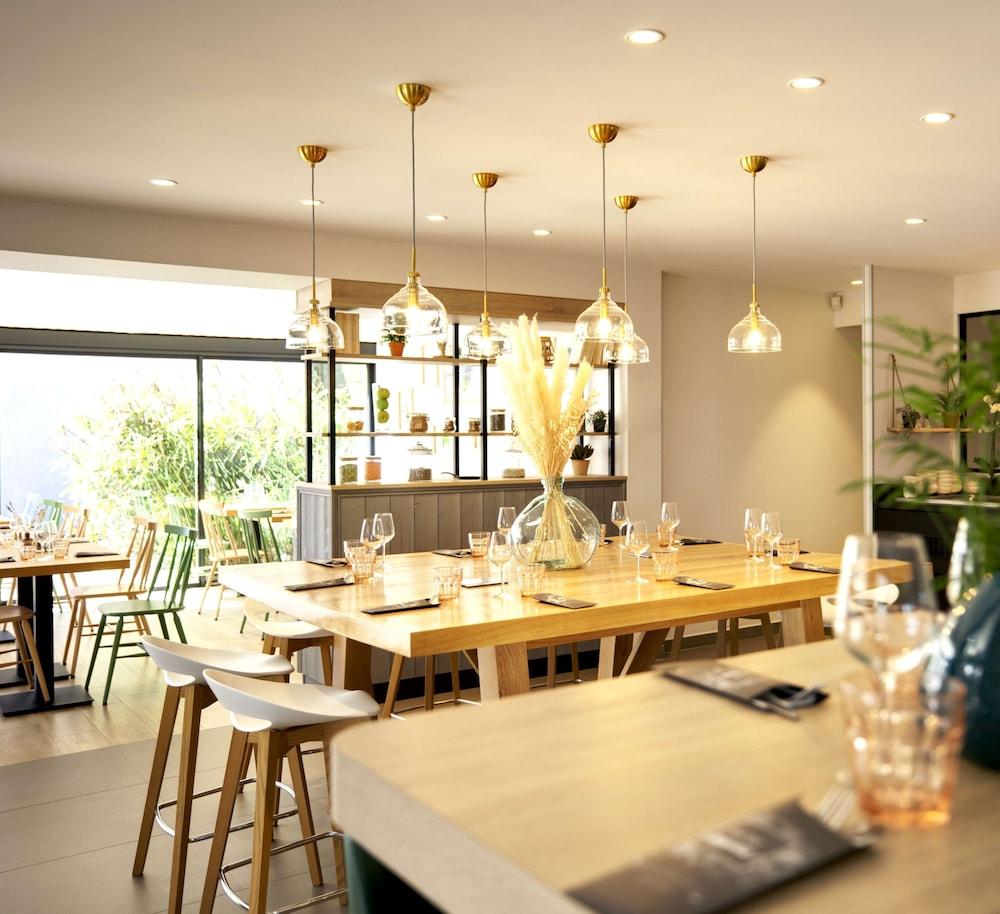 restaurant cafeteria