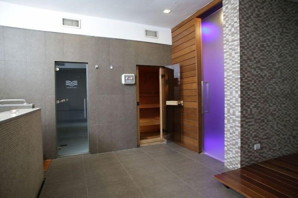swimming pool spa