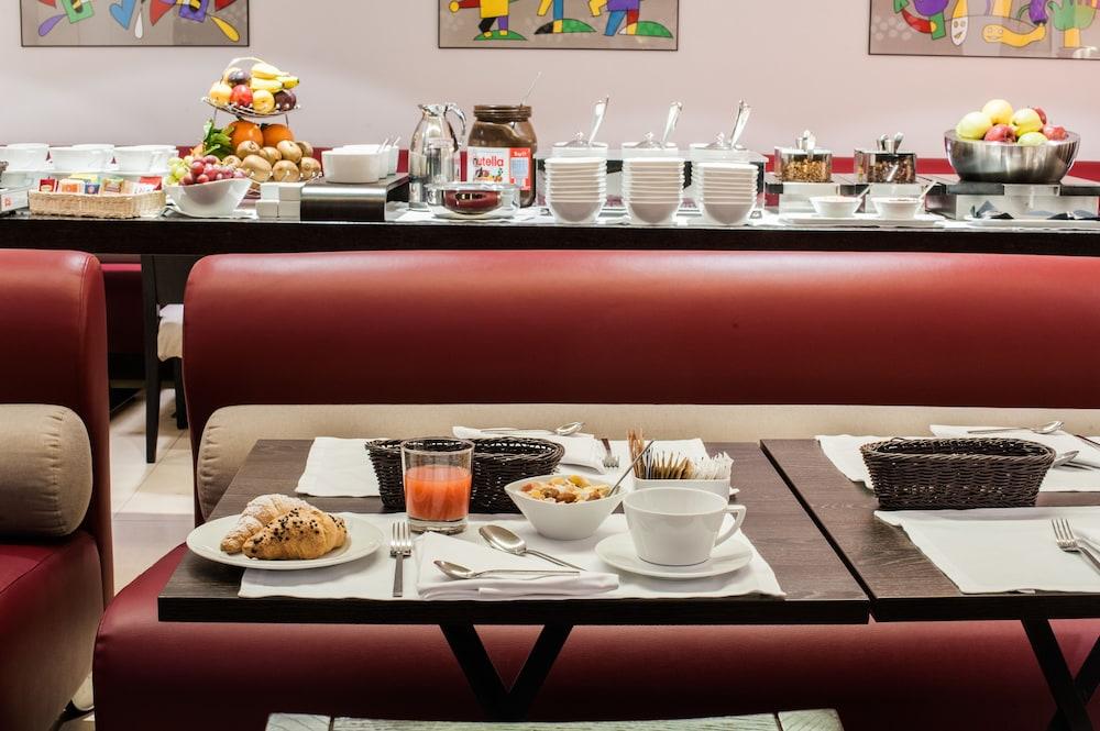 restaurant cafeteria