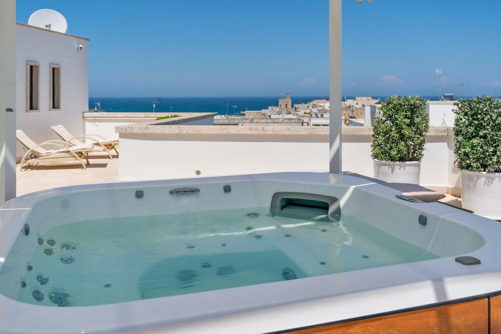 swimming pool spa
