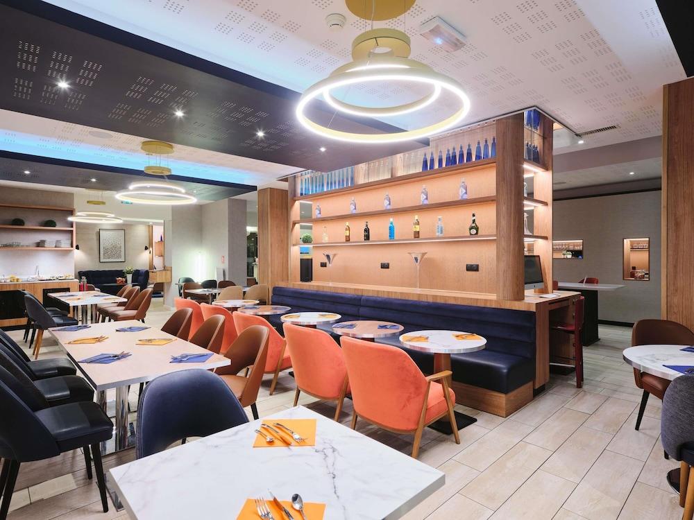 restaurant cafeteria