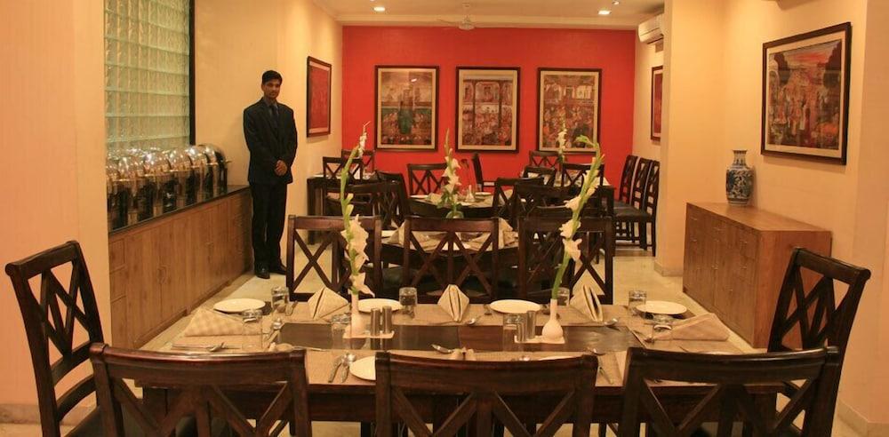 restaurant cafeteria