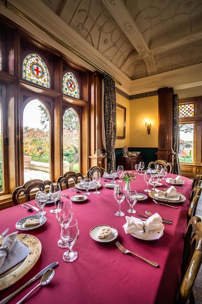restaurant cafeteria