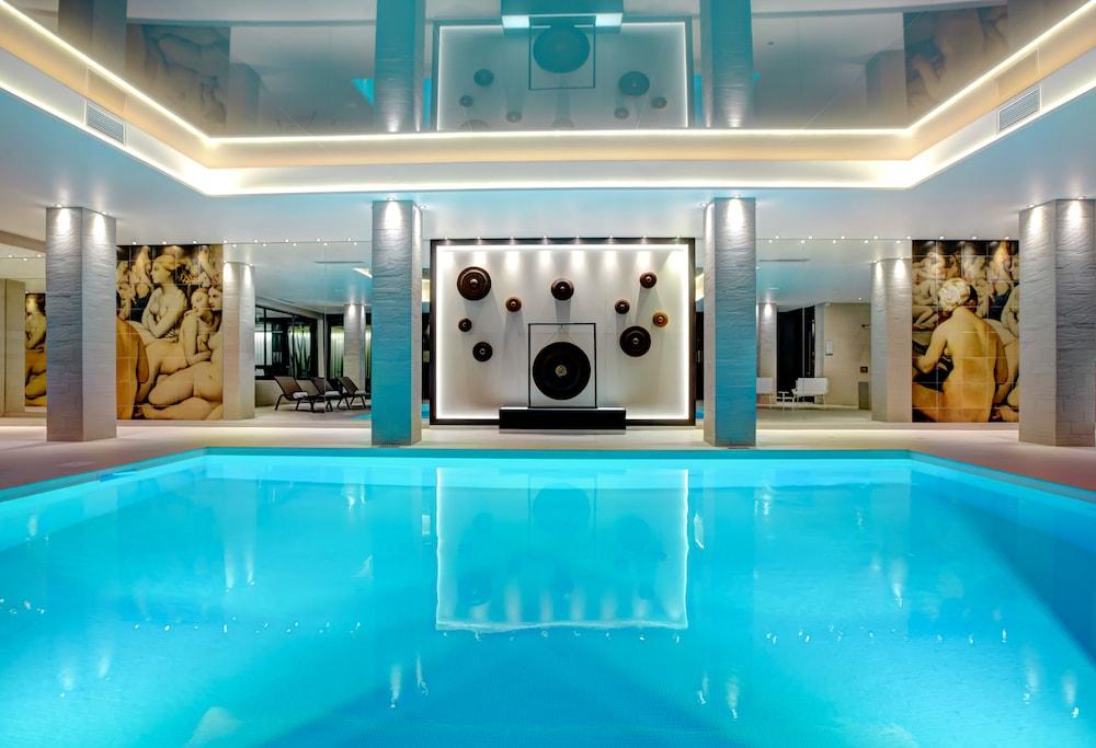 swimming pool spa