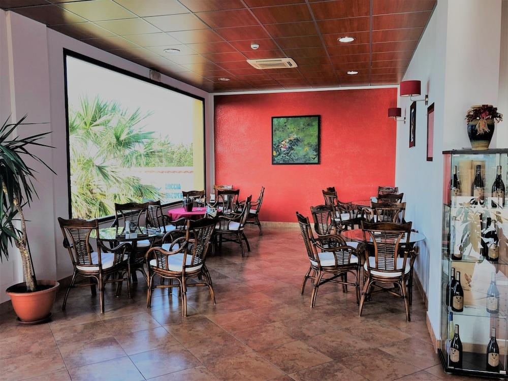restaurant-cafeteria