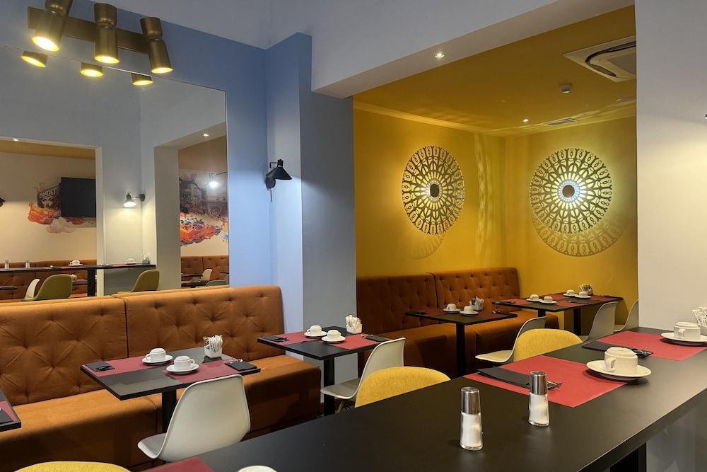 restaurant cafeteria