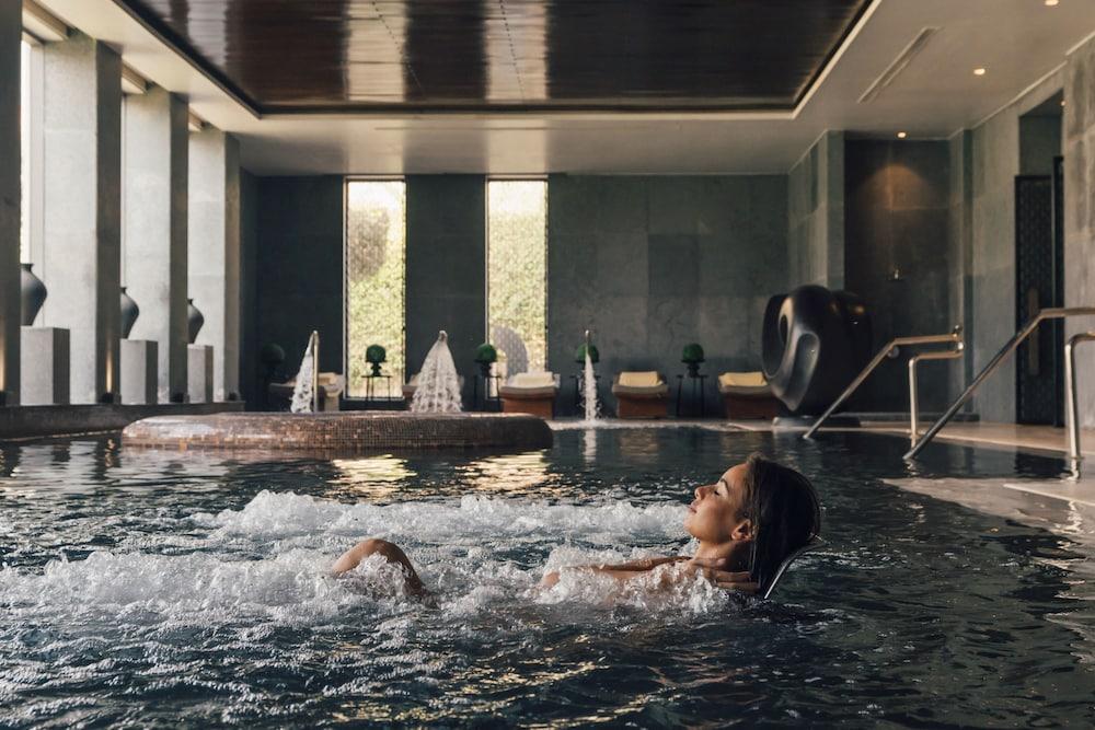 swimming pool spa