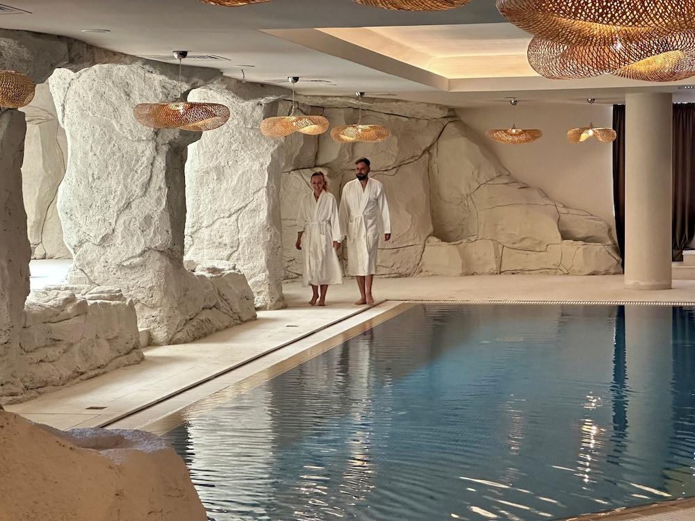 swimming pool spa