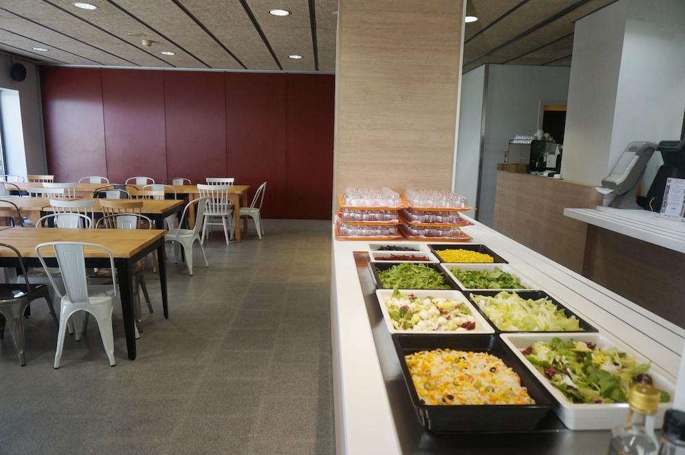 restaurant cafeteria
