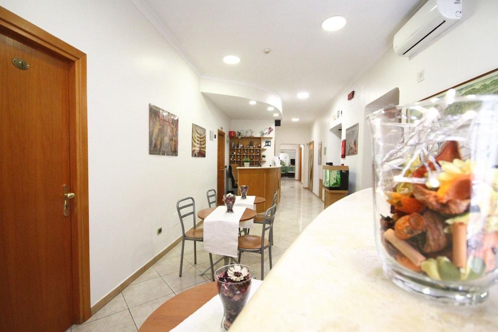 restaurant-cafeteria