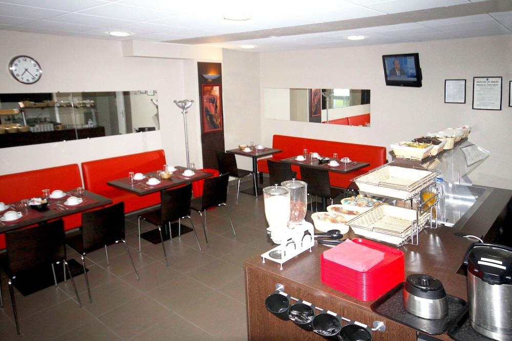 restaurant cafeteria