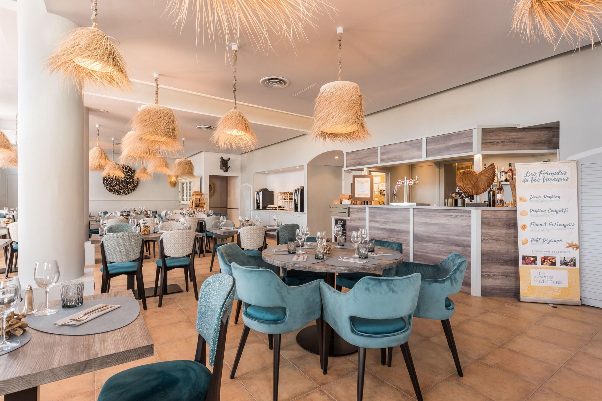 restaurant cafeteria