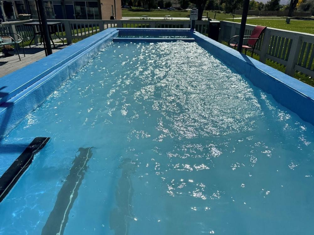 swimming pool spa