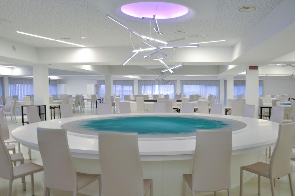 swimming pool spa