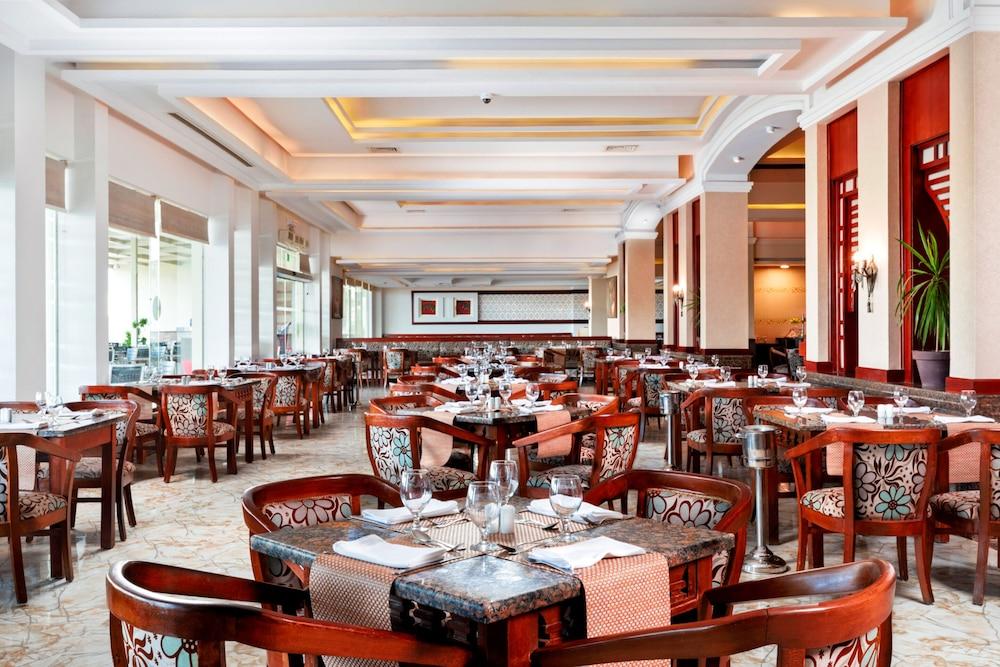 restaurant cafeteria
