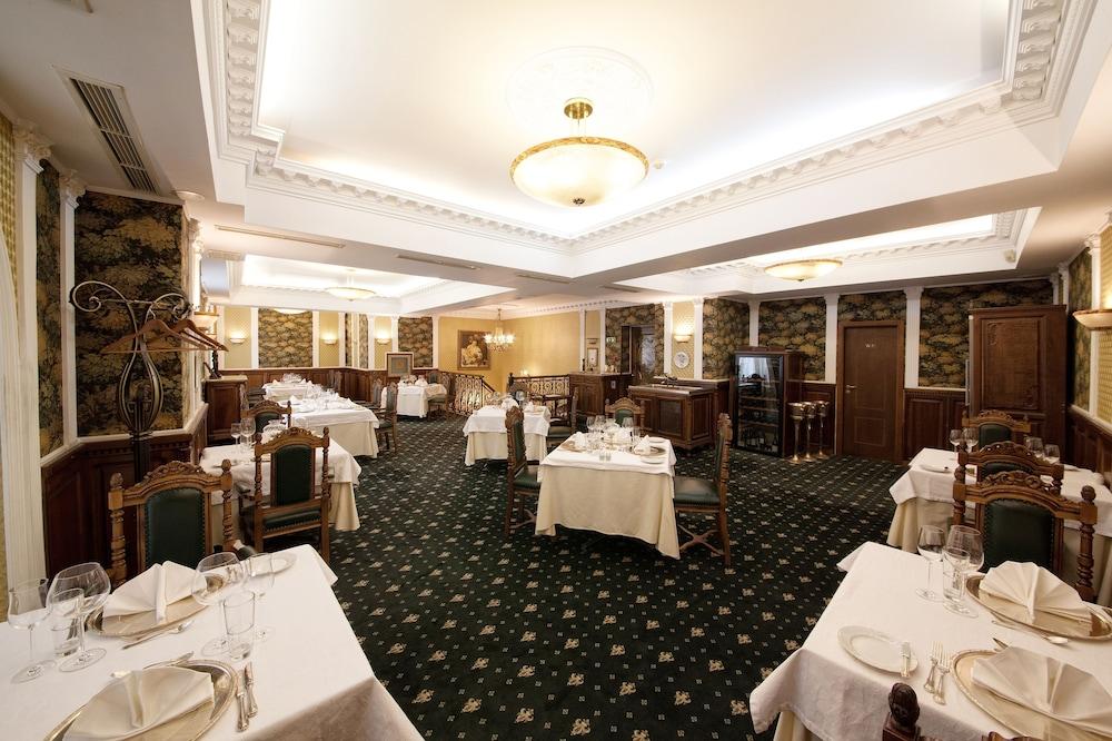 restaurant-cafeteria