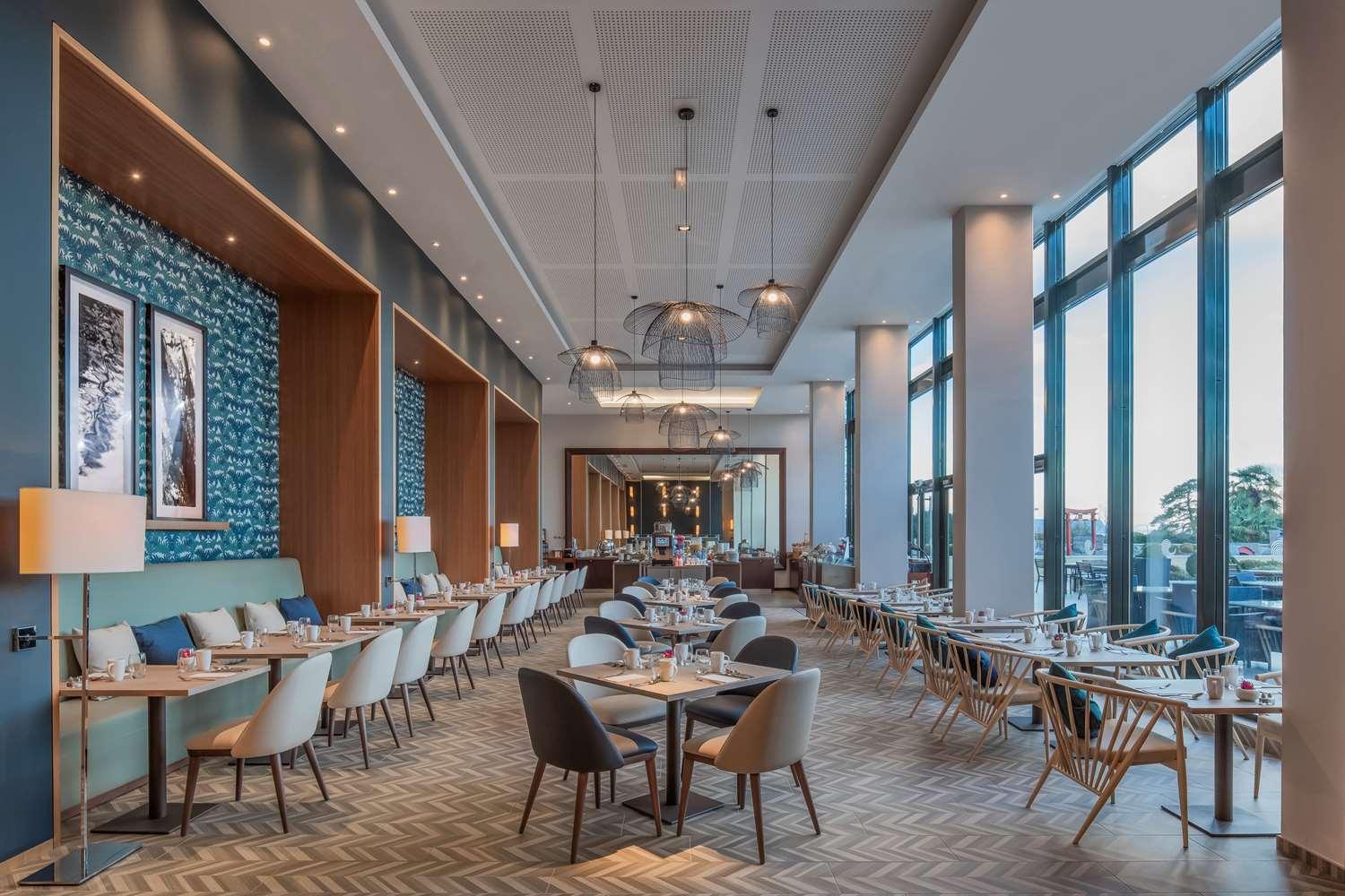 restaurant cafeteria