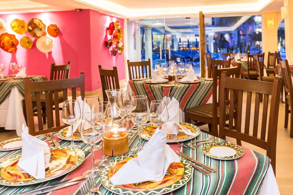 restaurant cafeteria